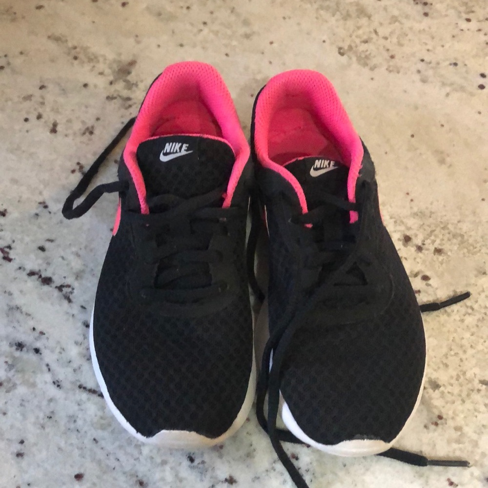 Girls Nike tennis shoes